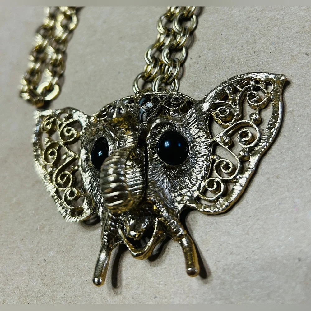 Vintage pendant elephant gold tone chain. 22” long. Unsigned D&E Juliana. - Picture 2 of 5